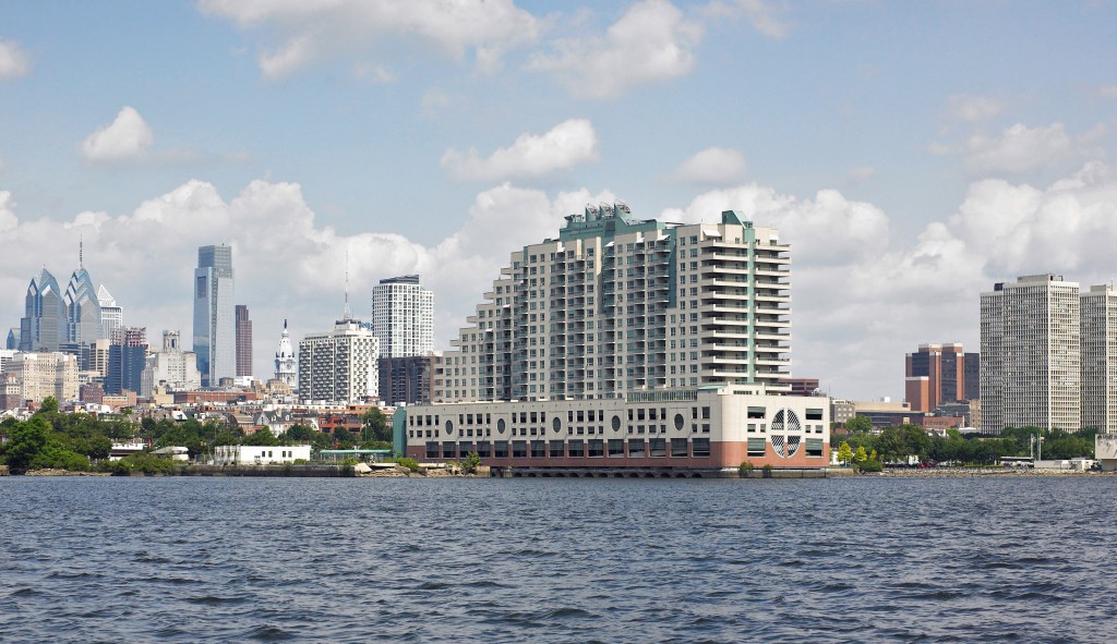 TheResidencesatDockside_Phila skyline