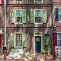 Elfreth's Alley in Philadelphia, Pennsylvania, USA