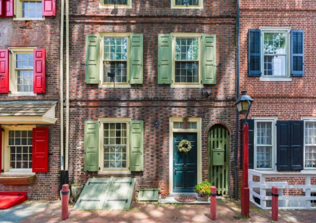 Elfreth's Alley in Philadelphia, Pennsylvania, USA