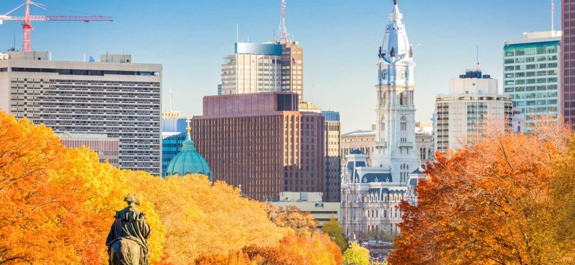 Philadelphia, Pennsylvania, USA in autumn overlooking Benjamin Franklin Parkway.